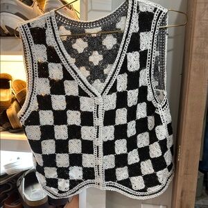 Amazon Black and White Cropped Sleeveless Tank Top